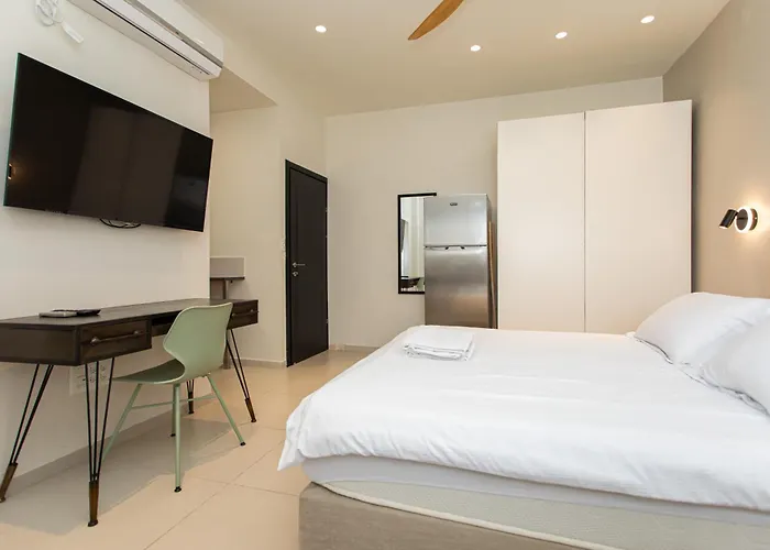 Carmel Studio By Carmel Boutique