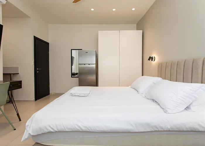 Carmel Studio By Carmel Boutique